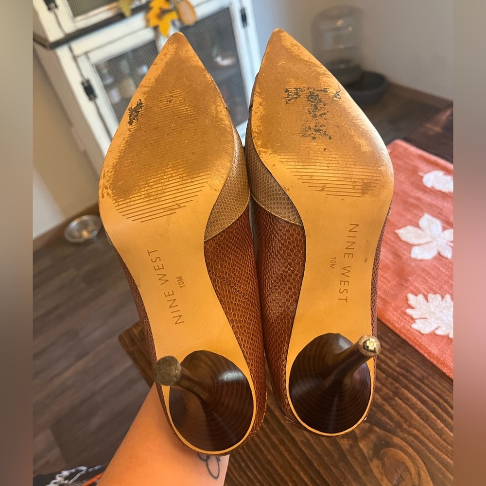 VTG Nine West Brown Tan Textured Pointed-Toe Tassel Heels - Picture 5 of 6